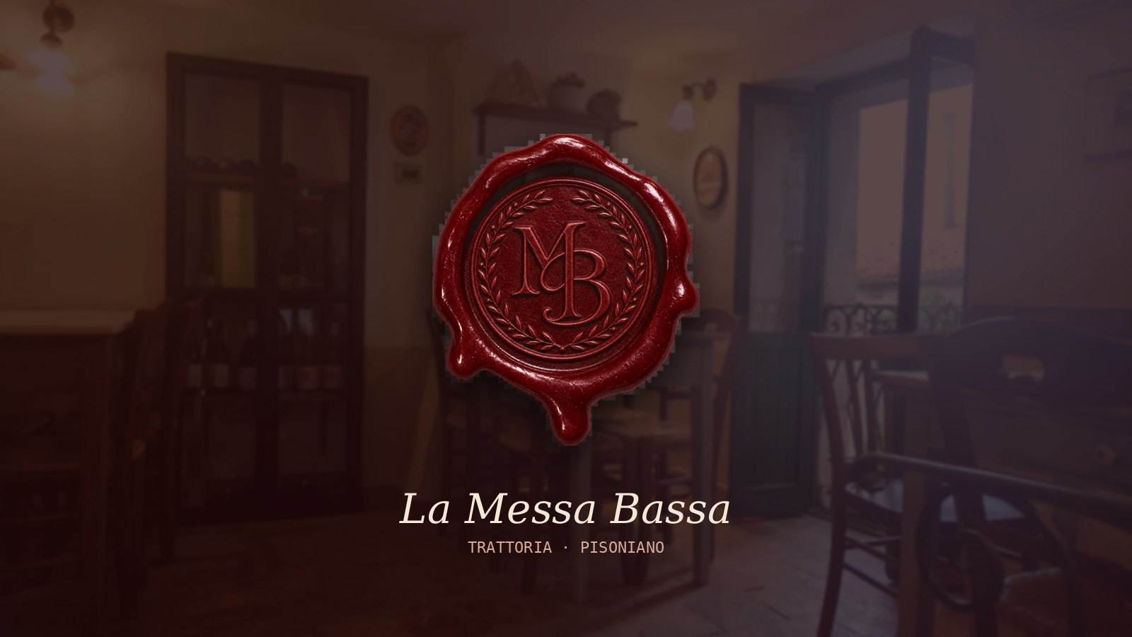 Piatto di pasta al ragù in luce di candela